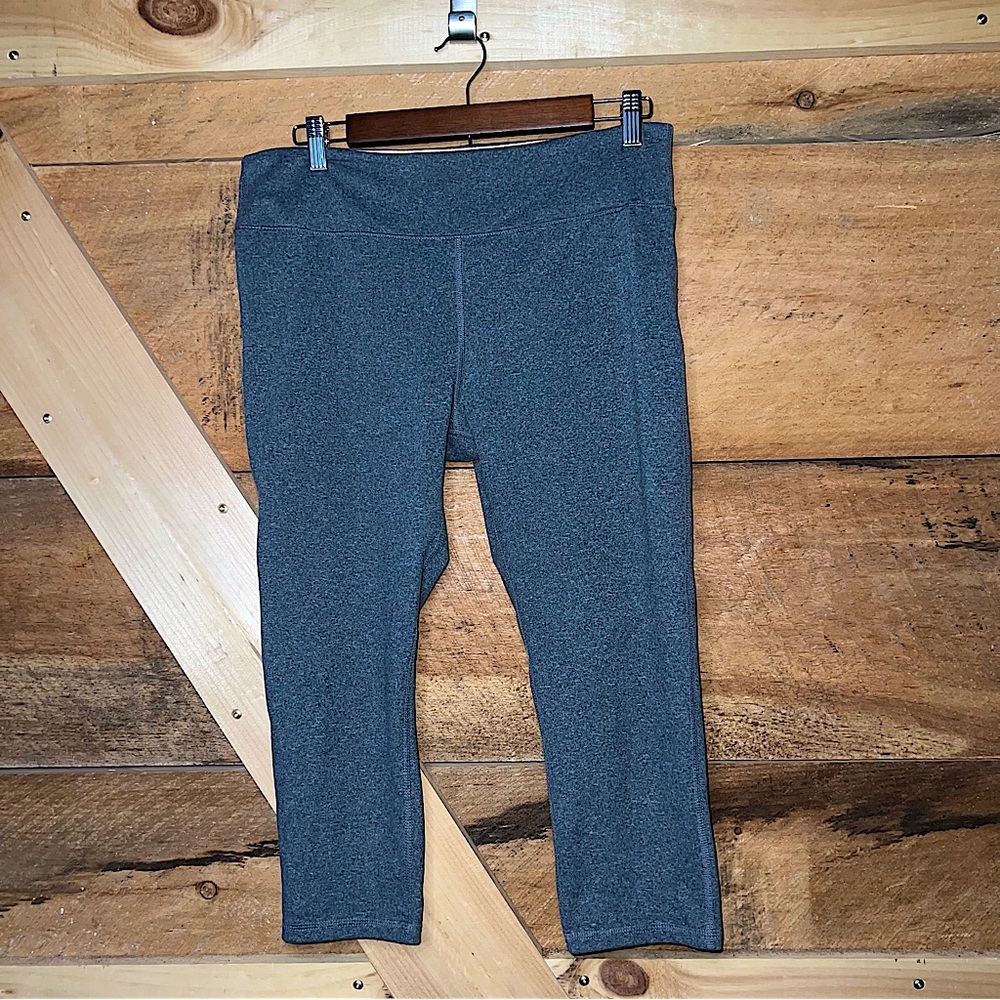 Marika Sport Women’s Large Capri Leggings Activewear Mid Rise Gray